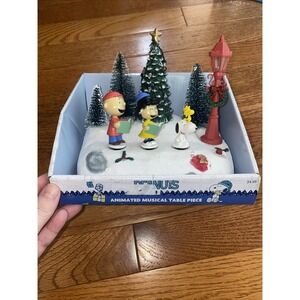 Peanuts Snoopy Charlie Brown & Lucy Light Up &‎ Motion Musical Christmas Piece